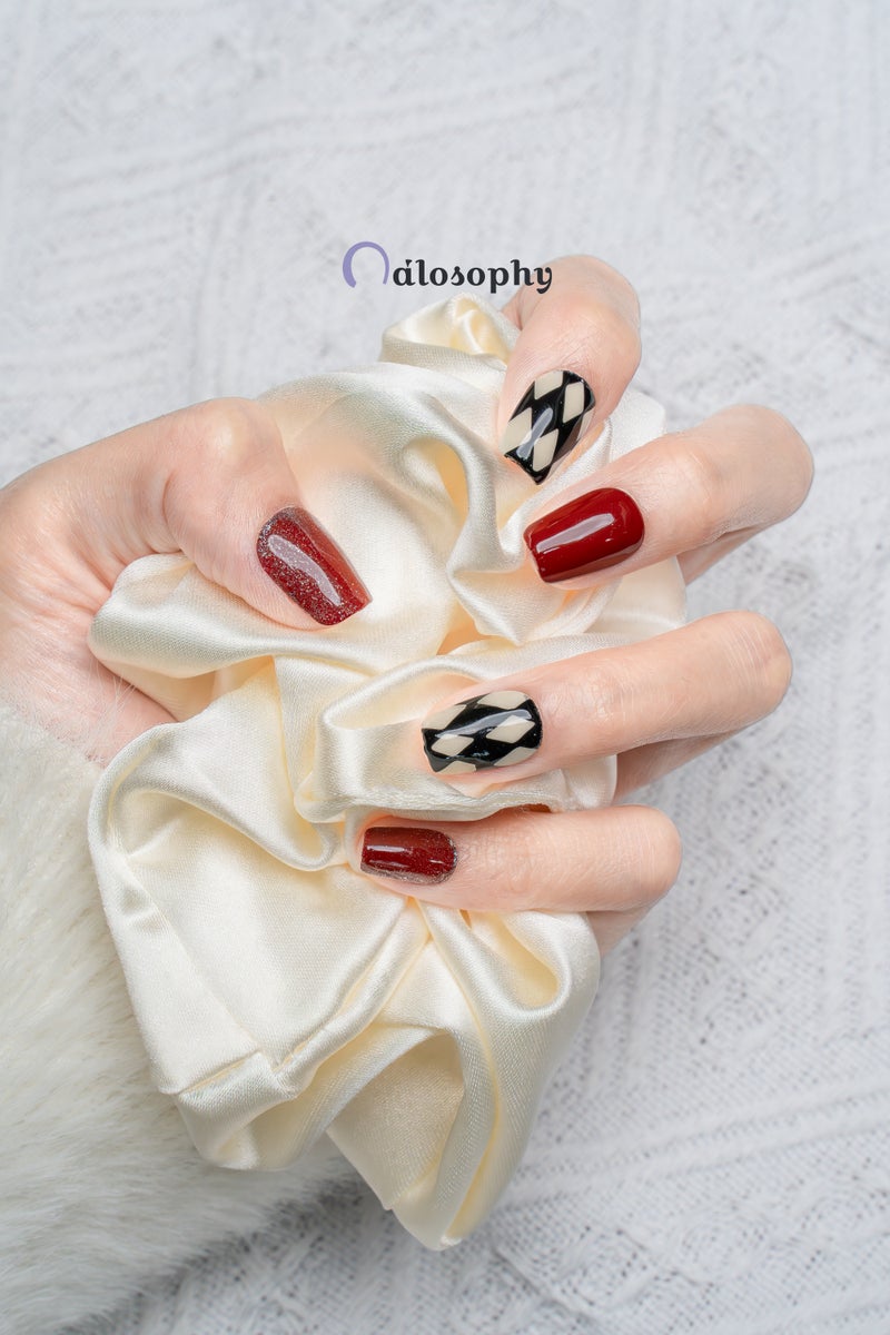 Nailosophy أظافر جل مضغوطة يدوية الصنع بلون النبيذ الأحمر العتيق | شكل مربع - Image 5